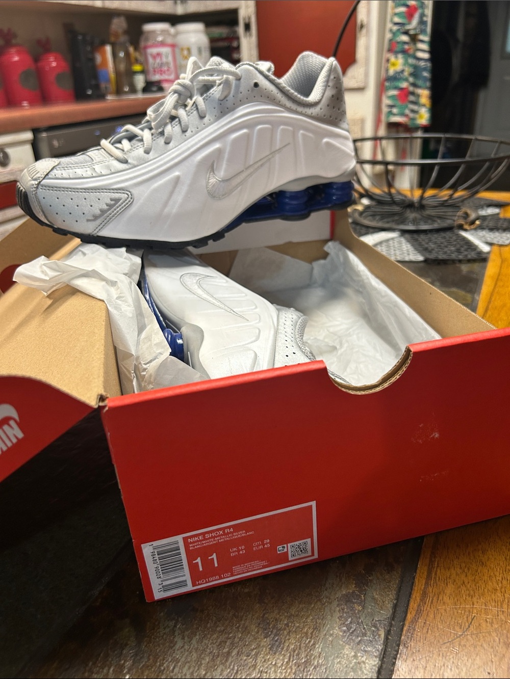 Nike Mens White and Gray Sneakers with Blue Shox Accents